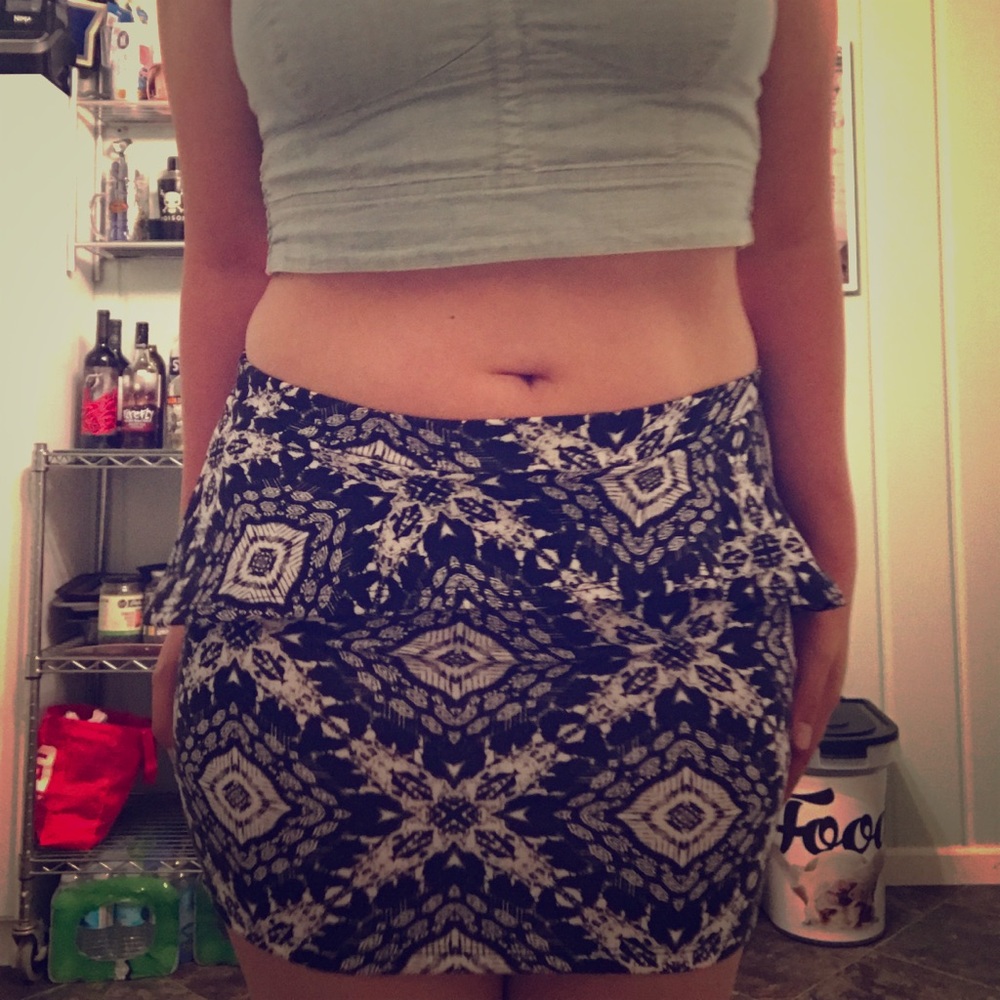 Popular Basics Size Large Peplum Mini Skirt